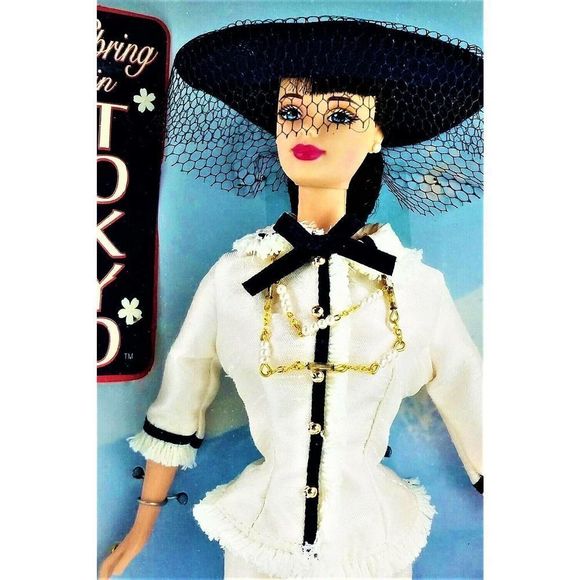 City Seasons Collectors Edition Spring in Tokyo Barbie - Picture 3 of 5